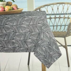 TOMMY BAHAMA INDOOR OUTDOOR TABLECLOTH
BLACK AND WHITE ZEBRA PATTERN 60 X 84